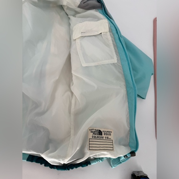 The North Face Girls Double Zip Hyvent Hooded Jacket - Picture 15 of 16